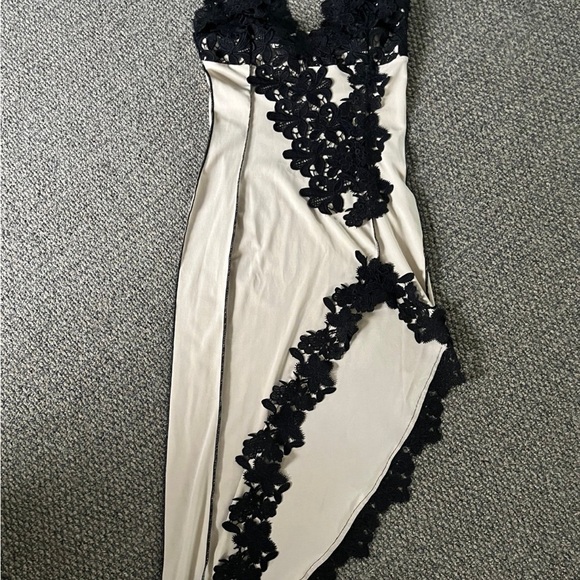 House of CB Dresses & Skirts - Elegant Black and Cream Floral Lace Dress
